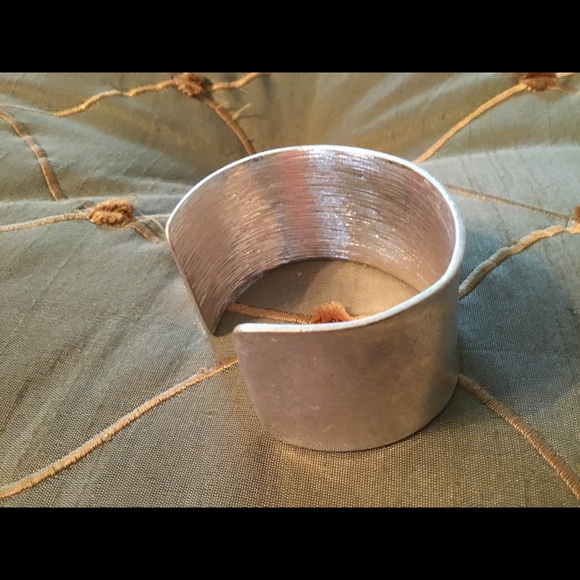Jewelry - Beautiful silver cuff bracelet NWOT